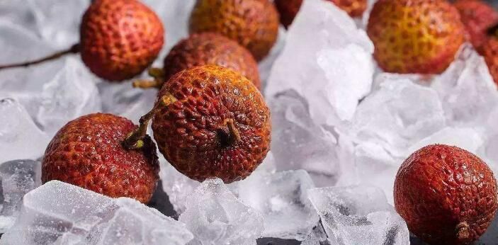 请问荔枝可以放在冰箱里吗