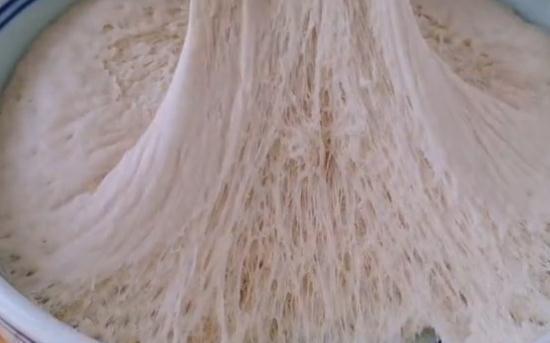 有一道金典面粉制作,在花生的搭配下更显美味,做法却十分简单