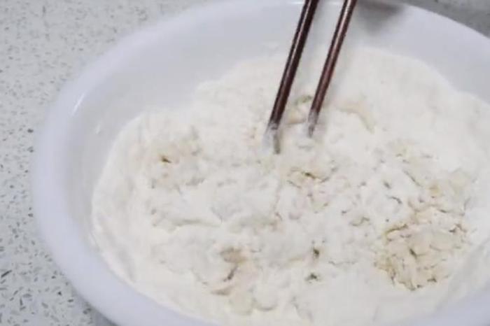 千层饼的家常做法，叠一下捏一下，层多又酥软，新手也能一次成功