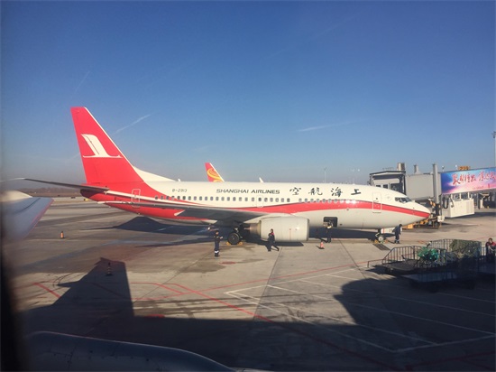 搭乘MU2922:从长春龙嘉飞往烟台蓬莱 蓝天白云景色美炸了!