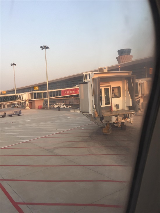 搭乘MU2922:从长春龙嘉飞往烟台蓬莱 蓝天白云景色美炸了!