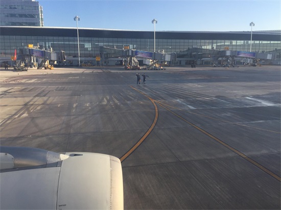 搭乘MU2922:从长春龙嘉飞往烟台蓬莱 蓝天白云景色美炸了!