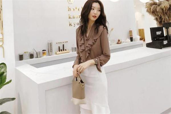 蕾丝包臀裙穿搭技巧 如何保养蕾丝包臀裙 蕾丝包臀裙穿搭技巧 如何保养蕾丝包臀裙