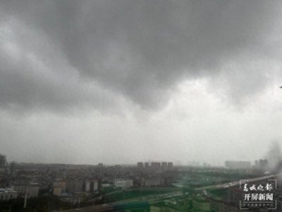 ​刚刚！大雨突袭昆明！电闪雷鸣，白茫茫一片！接下来的天气……