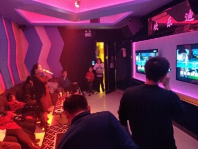 ​KTV嗨翻天！10句唱歌发朋友圈的句子，想不火都难！