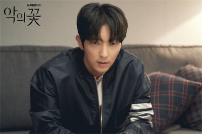 ​「邪恶之花」文彩元李准基最新剧照