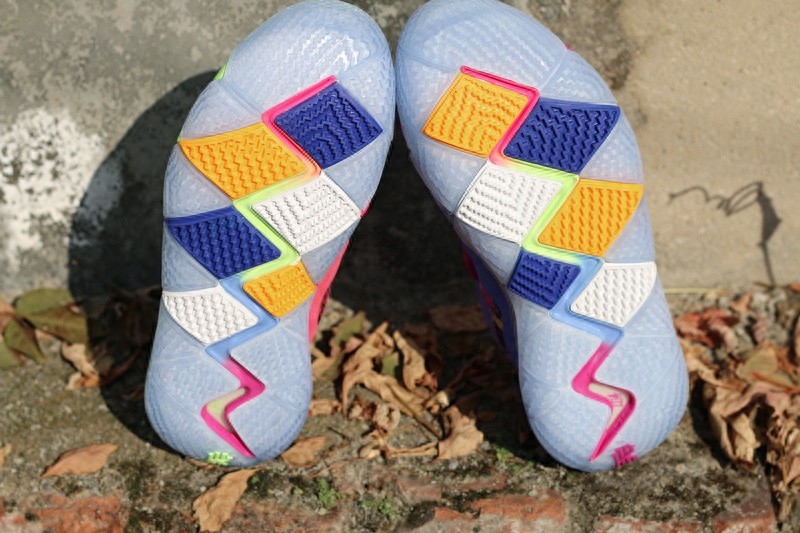 《米饭原创》nike欧文4鸳鸯配色,美如画的实战球鞋!欧蜜在哪里