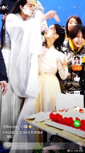 ​杨超越第一部大女主剧《且听凤鸣》官宣了，精修图却有点呆？