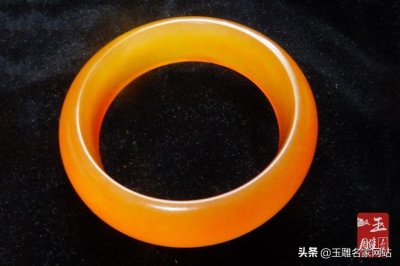 ​金丝玉手镯戴一年后有什么变化？金丝玉手镯戴久了会有变化吗？