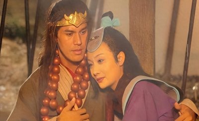 ​难怪孙二娘能让武松服服帖帖，你看她把什么给了武松，张青也无奈