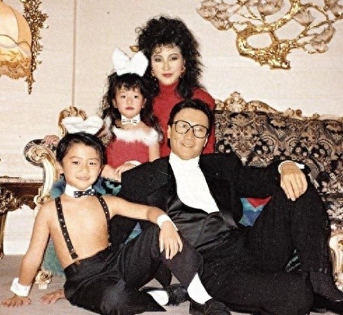 一组谢贤年轻上色老照片，颜值胜过谢霆锋，第三张风头盖过陈冠希