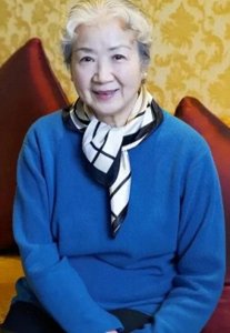 ​曹翠芬和大红灯笼高高挂