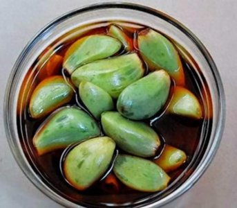 ​【腊八节传统美食：腊八蒜制作教程】