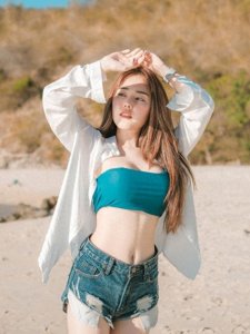 ​微胖的女生就是好看，丰腴性感