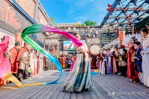 西安街头惊现“惊鸿舞”，路过的人表示太美了