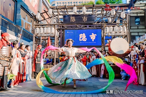 西安街头惊现“惊鸿舞”，路过的人表示太美了