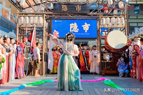 西安街头惊现“惊鸿舞”，路过的人表示太美了