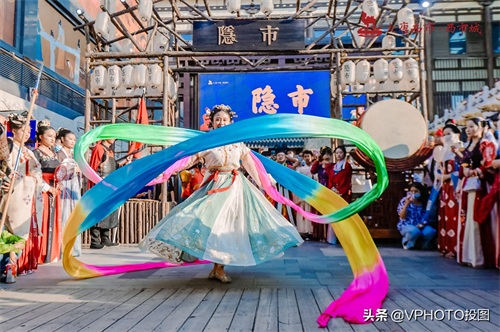 西安街头惊现“惊鸿舞”，路过的人表示太美了