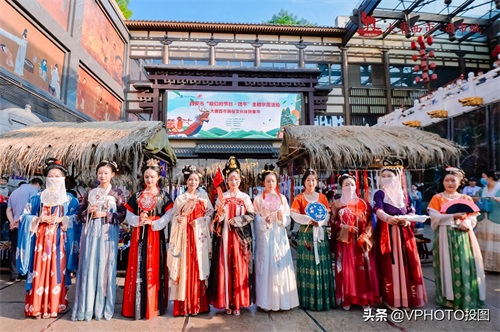 西安街头惊现“惊鸿舞”，路过的人表示太美了