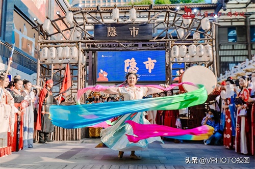 西安街头惊现“惊鸿舞”，路过的人表示太美了