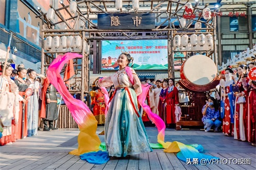 西安街头惊现“惊鸿舞”，路过的人表示太美了