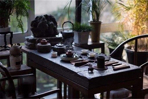 倒茶的时候为什么要敲几下桌子?有什么讲究怎么敲的?