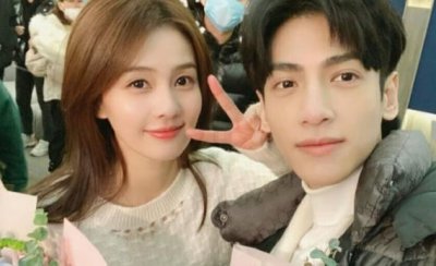 ​罗云熙和老婆的结婚照 宣传新剧也是豁出去了