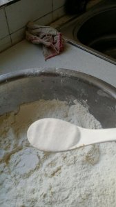 ​家常拉面和面方法（做拉面就从和面开始）