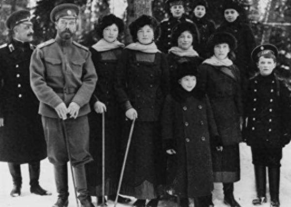 末代沙皇珍贵老照片：地下室墙壁布满弹孔，沙皇遗体被丢入矿井