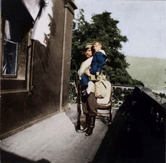 末代沙皇珍贵老照片：地下室墙壁布满弹孔，沙皇遗体被丢入矿井