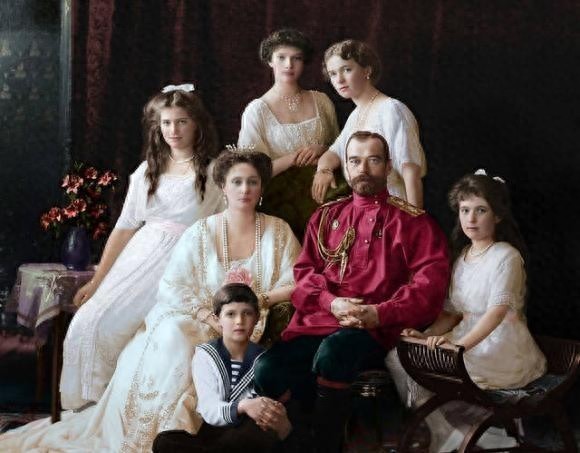 末代沙皇珍贵老照片：地下室墙壁布满弹孔，沙皇遗体被丢入矿井