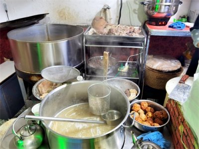 ​到潍坊不得不吃的朝天锅，环境谈不上，服务基本靠自助