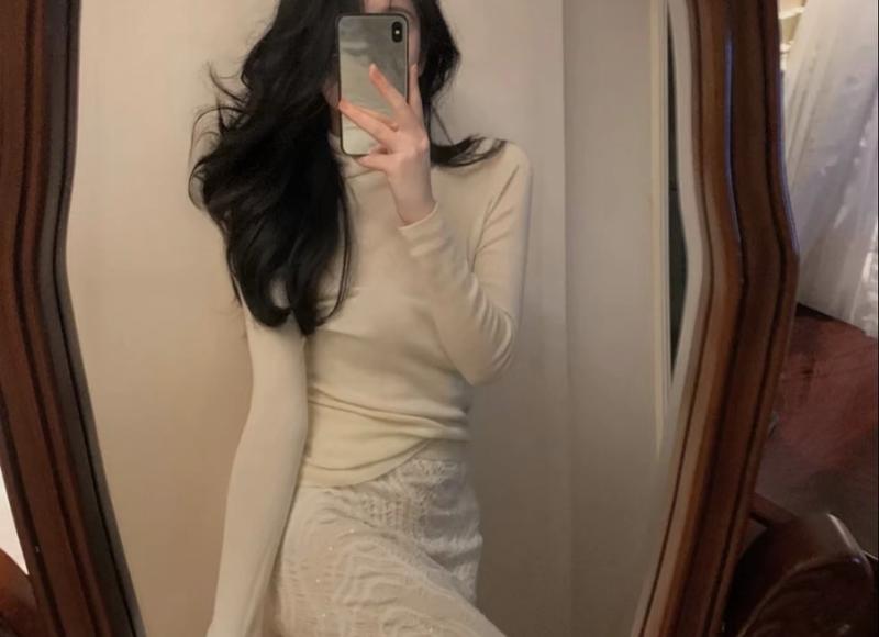 黄晓明李佳琦，黄晓明直播误以为把身旁李佳琦挤出画