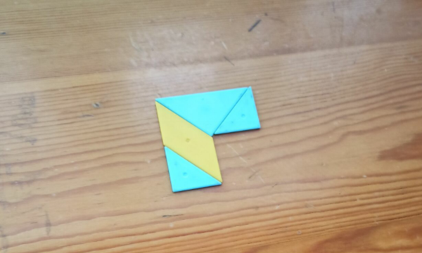 七巧板怎么拼成正方形,四块七巧板拼成一个正方形图9