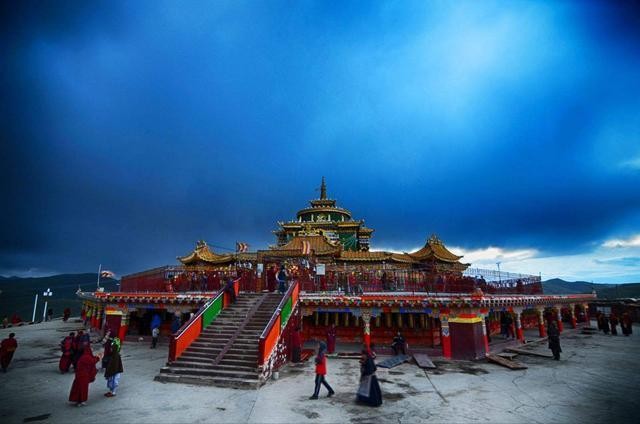 四川有个世界上最大的佛学院，而且只允许大陆人进入