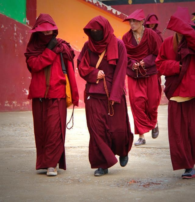 四川有个世界上最大的佛学院，而且只允许大陆人进入