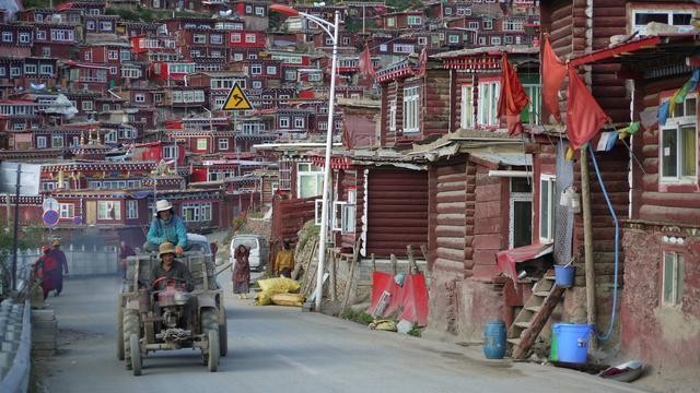 四川有个世界上最大的佛学院，而且只允许大陆人进入