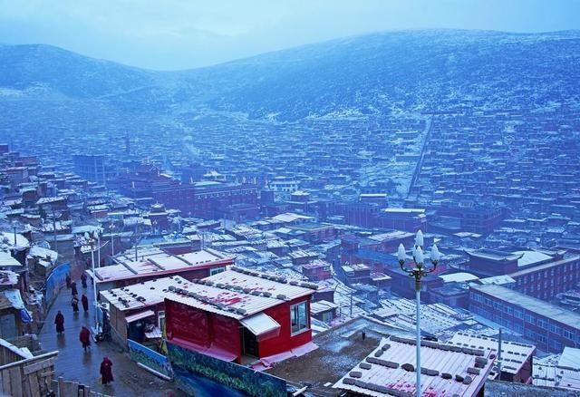 四川有个世界上最大的佛学院，而且只允许大陆人进入