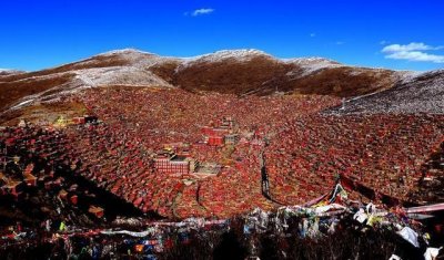 ​四川有个世界上最大的佛学院，而且只允许大陆人进入