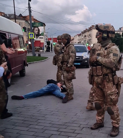 太奇葩！黑克兰绑盗威胁公接倡导枪战，只为逼领袖录轻视频？