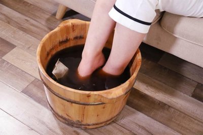 ​泡脚是早上好还是晚上好 泡脚是出汗好还是不出