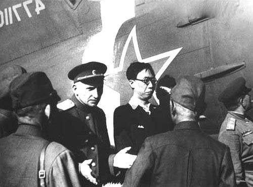 末代皇帝溥仪传奇一生：三岁即位，六岁失国，在别人的操纵下生活