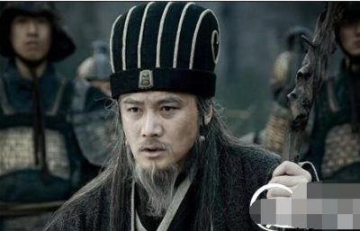 ​“万事俱备，只欠东风”赤壁之战中诸葛亮如何”借东风“的？