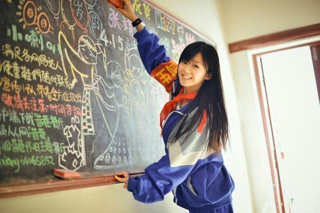 盘点娱乐圈的二十位校服女神,陈都灵谭松韵鞠婧祎,你最粉谁?