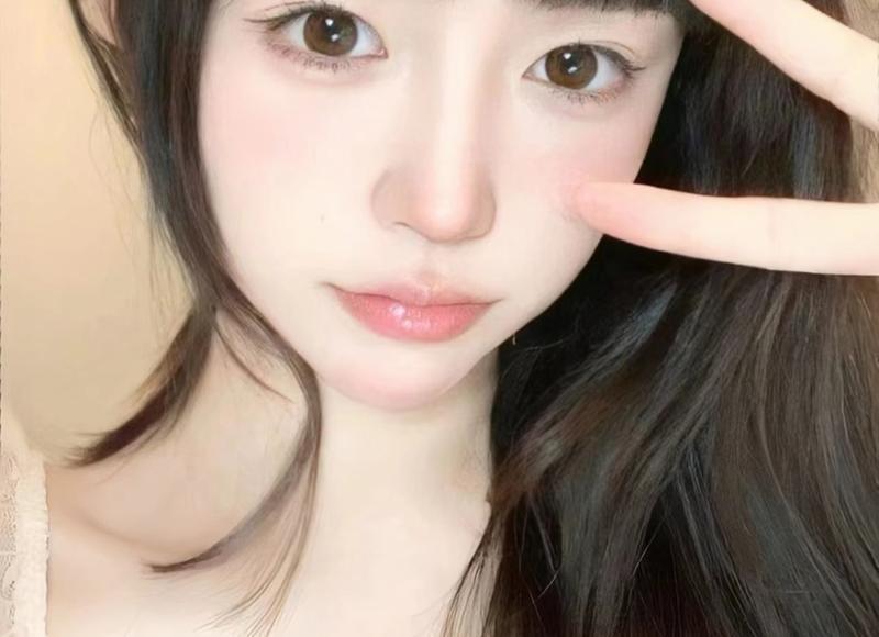 偶遇前任眼神对视了（看她的眼神好像对我还有感情）