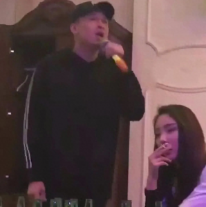 ​天佑庆生含泪现身直播间，感恩粉丝有你们知足了