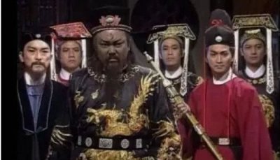 ​尚方宝剑中的尚方起初指的是什么和免死金牌哪个利害，都是虚的