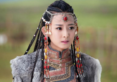 ​《射雕英雄传》华筝扮演者是谁？太阳女神谢娜也曾出演过华筝公主？