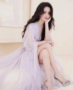 ​爆笑穿帮镜头：赵丽颖露出神秘物品，网友：这是什么神仙操作？