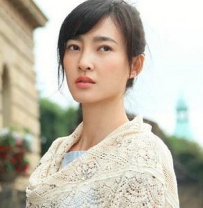 ​34岁王丽坤首度回应闪婚，新男友的富豪背景曝光